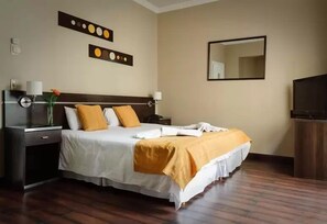 Chambre Standard Double ou avec lits jumeaux | Rideaux occultants, Wi-Fi gratuit, draps fournis