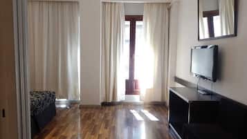 Cortinas blackout, wifi gratis y ropa de cama