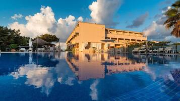 Kolam renang outdoor