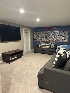 Smart TV, fireplace, table tennis