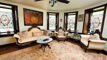 TV, fireplace, DVD player