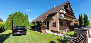 Exterior - Varga Gardens I., vacation home near the beach with air conditioning and WLAN (Balatonmáriafürdo)