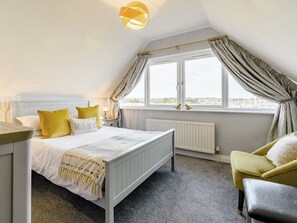4 bedrooms, free WiFi, bed sheets