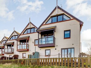 Exterior - 4 bedroom accommodation in Amble, near Morpeth (Amble, near Morpeth)