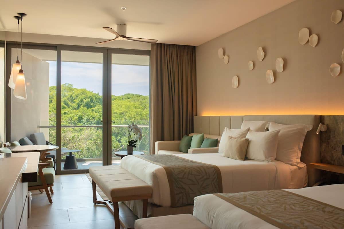 1 bedroom, hypo-allergenic bedding, free minibar, in-room safe