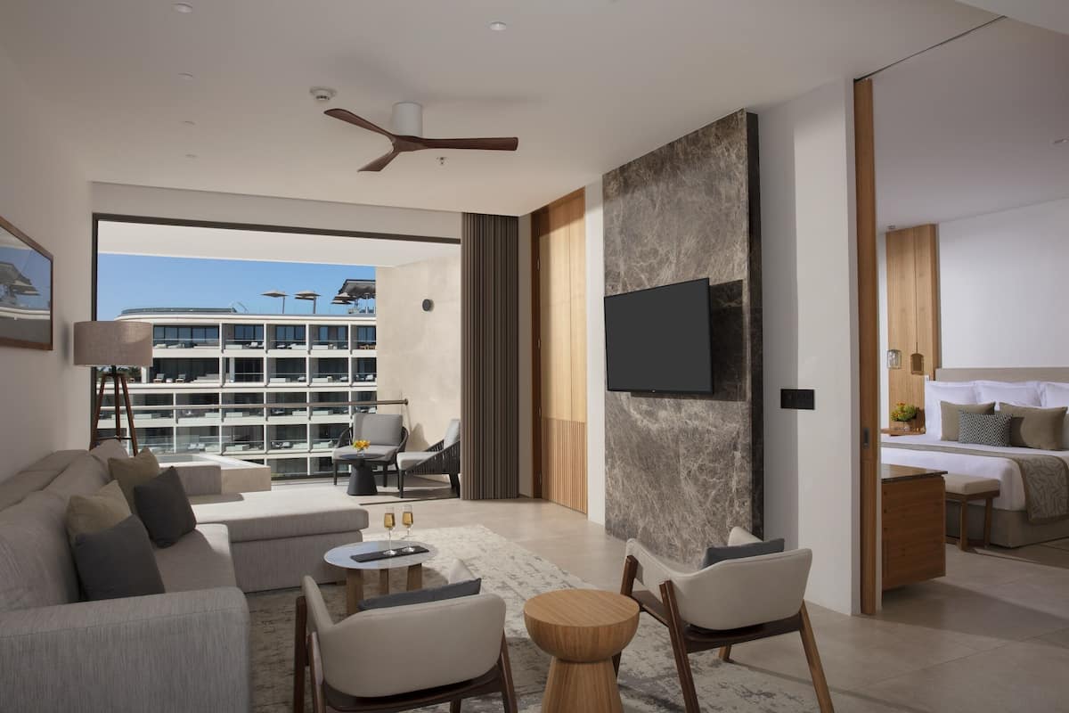 Preferred Club Ambition Suite Panoramic View | 1 bedroom, hypo-allergenic bedding, free minibar, in-room safe