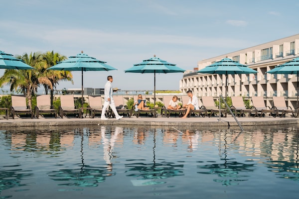 7 outdoor pools, open 8:00 AM to 8:00 PM, pool umbrellas, pool loungers