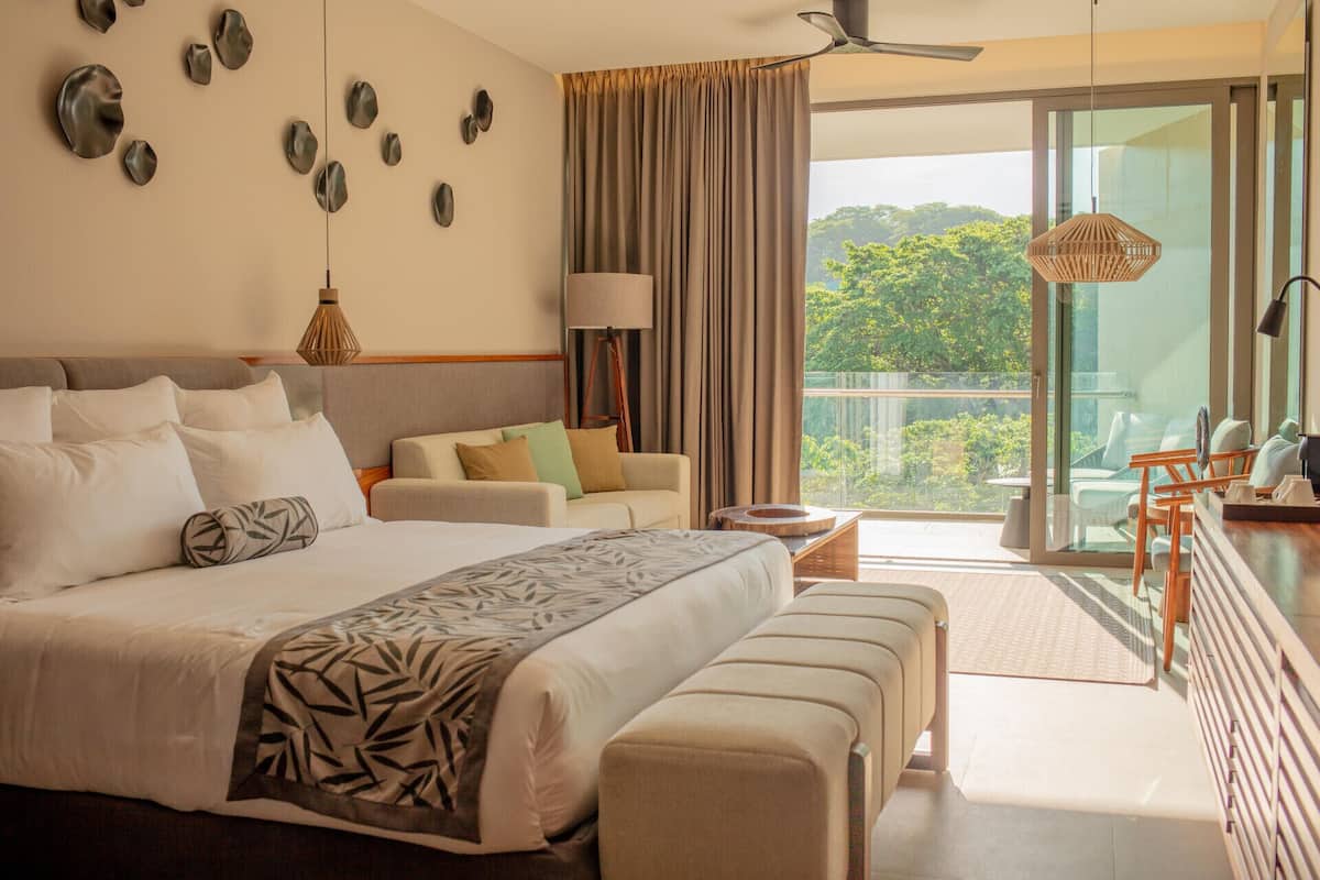1 bedroom, hypo-allergenic bedding, free minibar, in-room safe