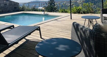 Charmante maison avec vue mer et montagne et sa piscine privée