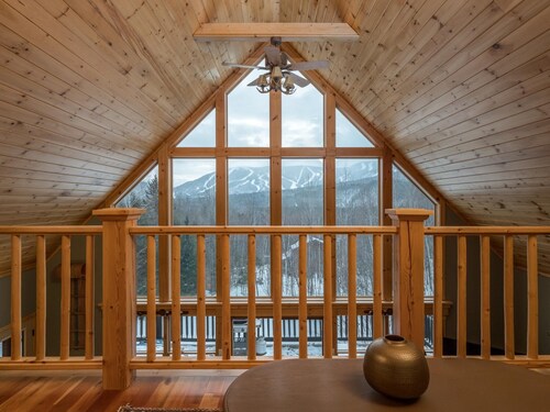Bear Ridge- Spacious Chalet Minutes to Sunday River