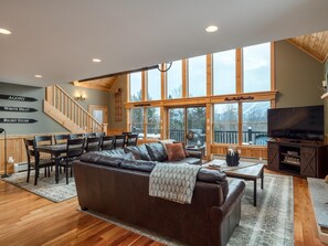 Smart TV, fireplace, ping pong, books