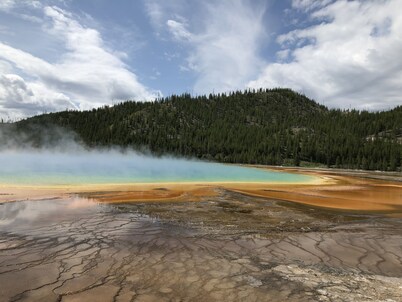 Yellowstone Retreat Rentals U3: two blocks from Yellowstone!