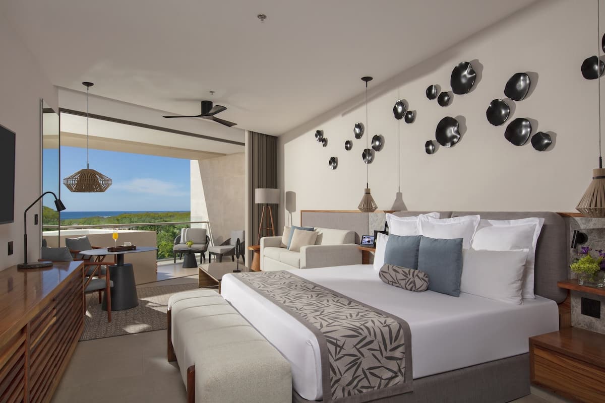 Preferred Club Jr Suite Ocean View King | 1 habitación y ropa de cama hipoalergénica
