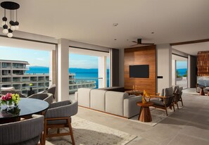 Preferred club Presidential Suite Ocean View | Hypo-allergenic bedding, free minibar, in-room safe, blackout drapes