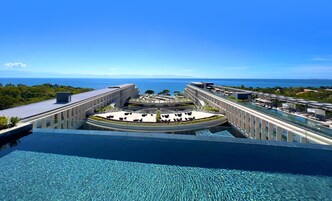 4 piscinas al aire libre, sombrillas, sillones reclinables de piscina