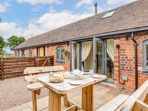 Outdoor dining - The Coach House - UK32461 (Myddle, near Shrewsbury)