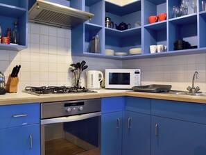 Oven, high chair, cookware/dishes/utensils, freezer - 2 bedroom accommodation in Swanage (Swanage)