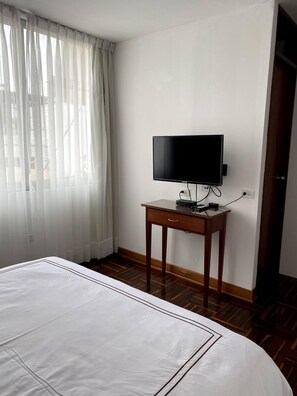 2 makuuhuonetta, silitysrauta/-lauta, Wi-Fi, vuodevaatteet