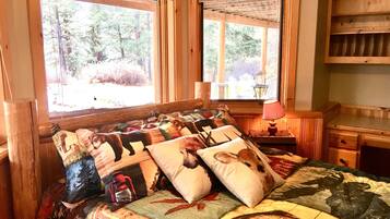 2 bedrooms, desk, iron/ironing board, travel cot