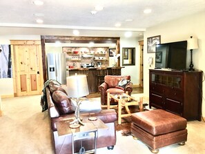 Smart TV, fireplace, printers - Guest suite attached to log home in the FOREST (Missoula)