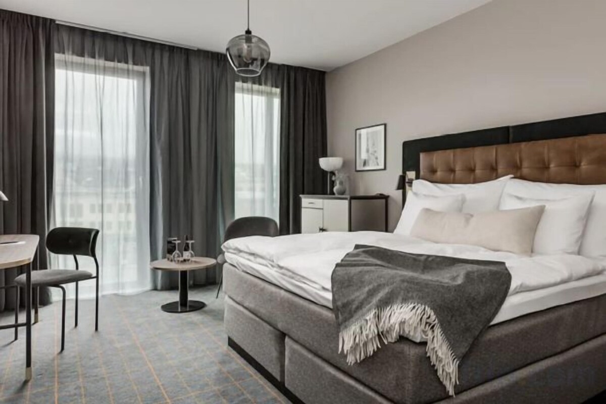Down duvets, minibar, in-room safe, blackout curtains