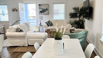 Smart TV, computer monitors