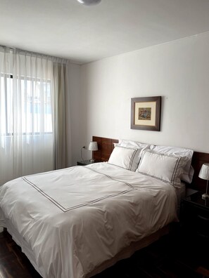 2 bedrooms, desk, iron/ironing board, WiFi