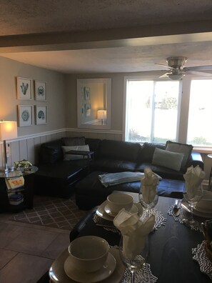 Interior - 2nd Row 2 bed/1 bath Beach and Inlet property. Pet friendly with fee.  (Murrells Inlet)