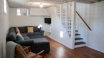 TV, DVD player, books, stereo