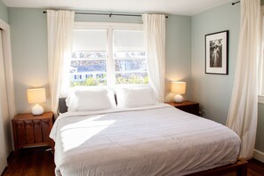 4 bedrooms, free WiFi, bed sheets - Greenaway House | Your Perfect Base for Downtown Charlottesville, Monticello, and the Vineyards (Charlottesville)