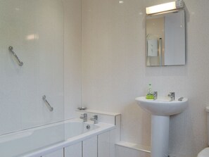 Towels - 3 bedroom accommodation in Austwick, near Settle (Austwick, near Settle)