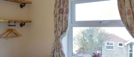 2 bedrooms, WiFi (free), bed sheets