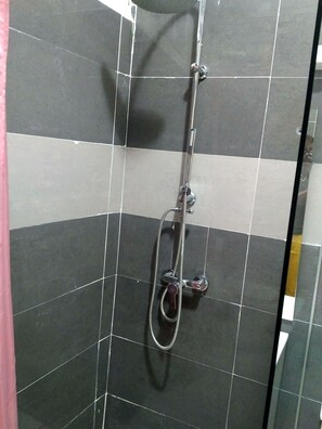 Ducha y papel higiénico