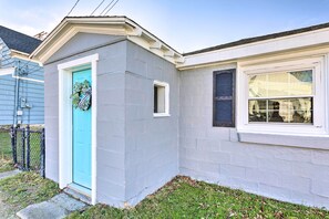 A house with a blue door, a small window, and a white exterior. - Newport House < 3 Mi to Beaches & Bowen’s Wharf! (Newport)