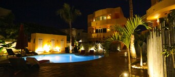 Steps away from the Beach!