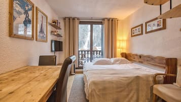 1 slaapkamer, een strijkplank/strijkijzer, internet, beddengoed