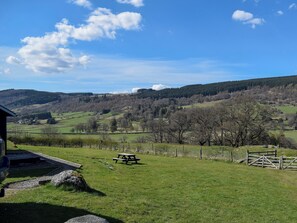 Outdoor dining - 2 bedroom accommodation in Aberfeldy (Aberfeldy)