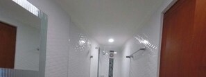 Doccia, sapone, carta igienica