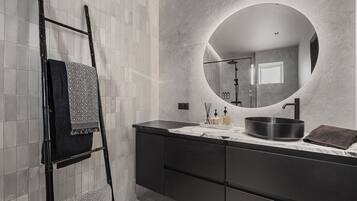 House | Bathroom | Separate tub and shower, deep soaking tub, hair dryer, towels