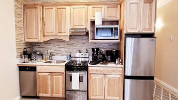 雪櫃、微波爐、焗爐、爐具