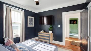 3 bedrooms, iron/ironing board, WiFi, bed sheets