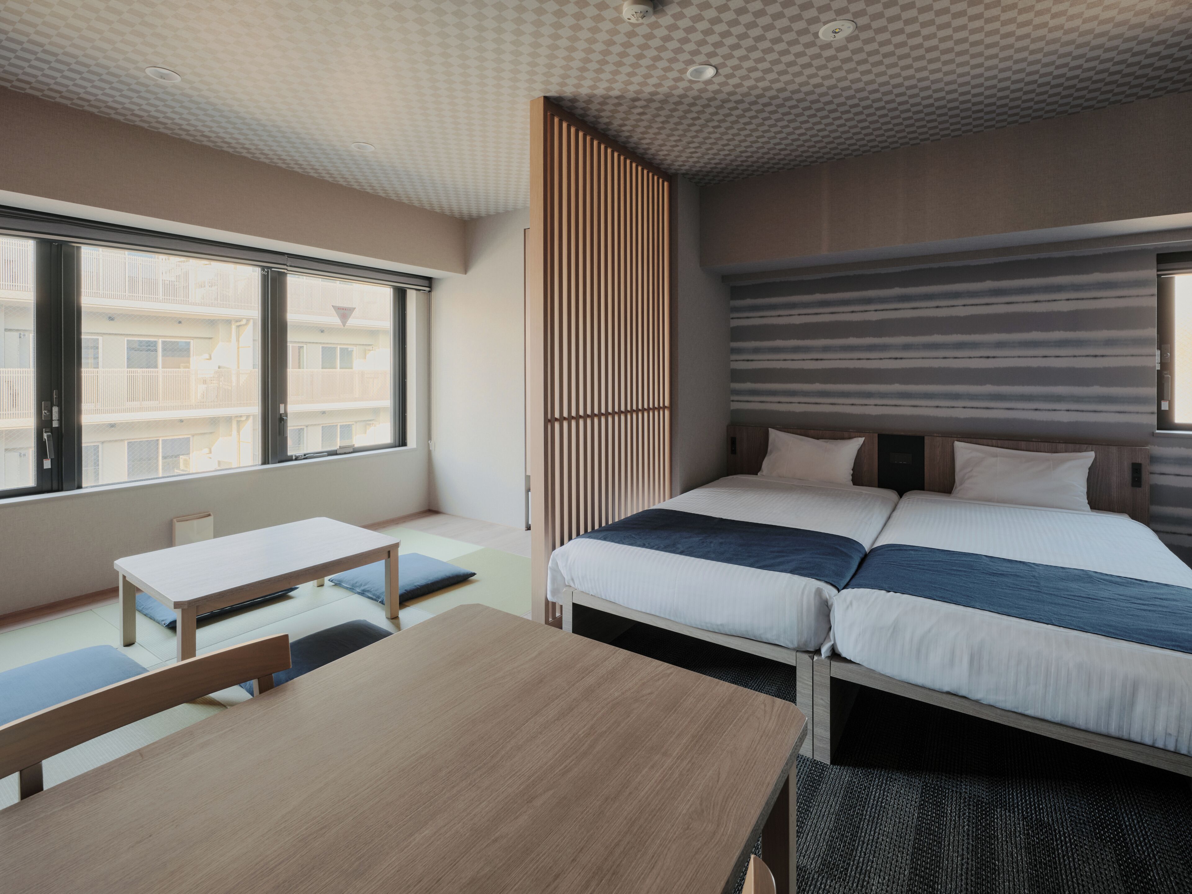 Coffres-forts dans les chambres, fer et planche à repasser