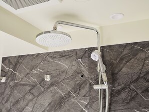 Separate bathtub and shower, hair dryer, slippers, electronic bidet - MONday Apart Premium GINZA SHINTOMICHO (Tokyo)