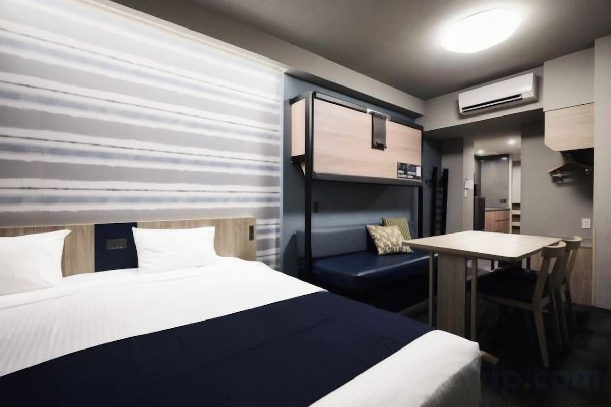 In-room safe, desk, iron/ironing board, WiFi (free)
