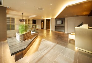 Reception - hotel MONday Kyoto Marutamachi (Kyoto)