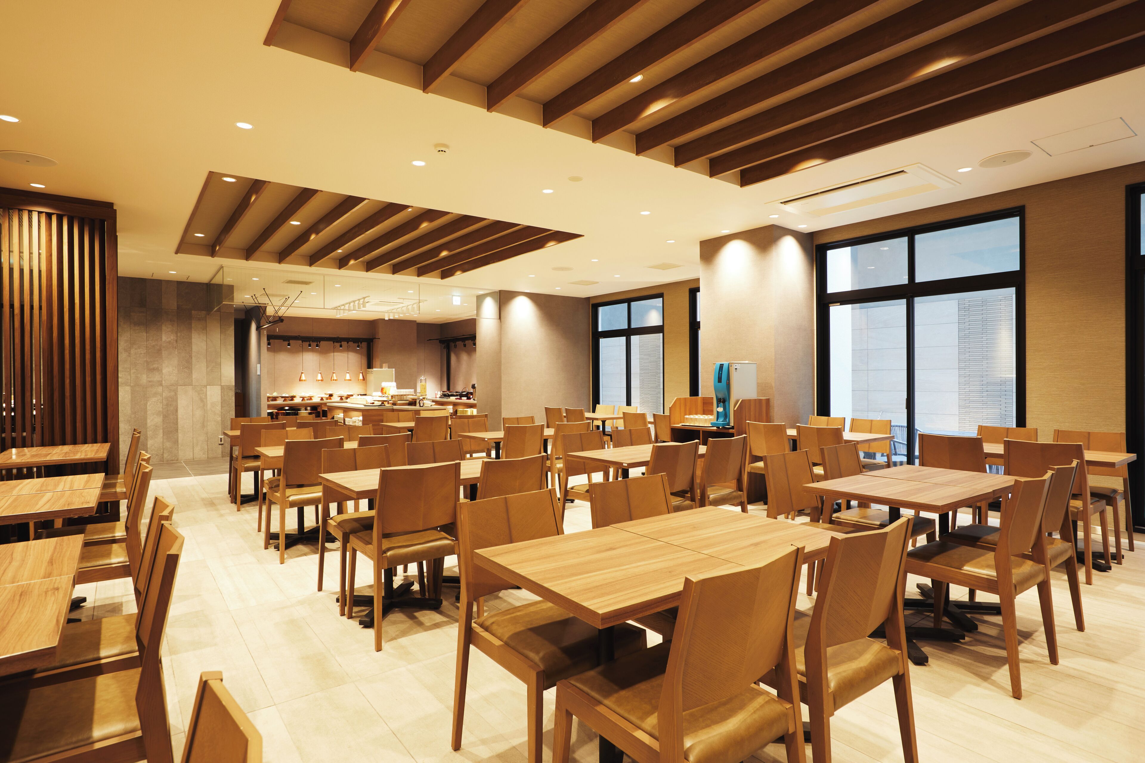 daily buffet breakfast (jpy 1800 per person)