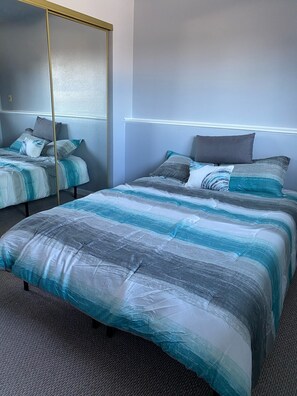 4 bedrooms, iron/ironing board, free WiFi, bed sheets