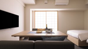 Hypo-allergenic bedding, in-room safe, desk, laptop workspace - MIMARU Osaka Shinsaibashi East (Osaka)