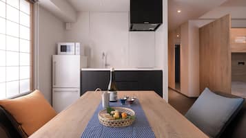 Family Apartment | 1 bedroom, hypo-allergenic bedding, in-room safe, desk