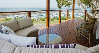 Stunning water views with heated swim/spa near to public boat-ramp, beach, shops